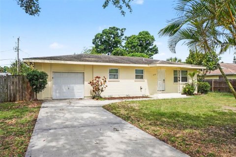 House in Bradenton, Florida 2 bedrooms, 117.06 sq.m. № 2091729
