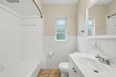 House in Bradenton, Florida 2 bedrooms, 117.06 sq.m. № 2091729 - photo 13