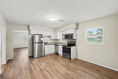House in Bradenton, Florida 2 bedrooms, 117.06 sq.m. № 2091729 - photo 5