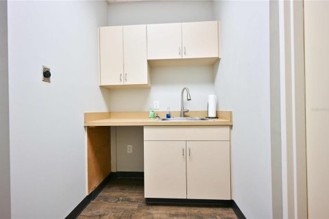 Commercial property in Tampa, Florida 116.13 sq.m. № 2213271 - photo 19