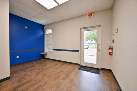 Commercial property in Tampa, Florida 116.13 sq.m. № 2213271 - photo 10