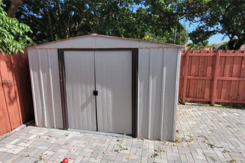 House in Homestead, Florida 3 bedrooms, 111.48 sq.m. № 1936896 - photo 20