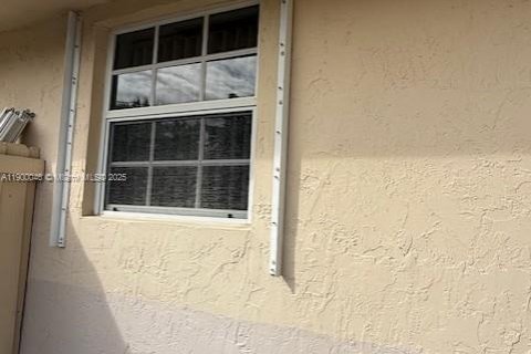 Duplex in Sweetwater, Florida 2 bedrooms № 1952637 - photo 19