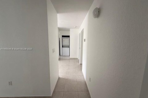 Duplex in Sweetwater, Florida 2 bedrooms № 1952637 - photo 5