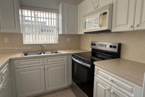 Duplex in Sweetwater, Florida 2 bedrooms № 1952637 - photo 16