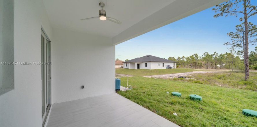 Immobilier commercial à Lehigh Acres, Floride № 1794781