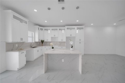 Immobilier commercial à vendre à Lehigh Acres, Floride № 1794781 - photo 5