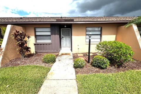 Casa en alquiler en Kissimmee, Florida, 2 dormitorios, 92.07 m2 № 1902321 - foto 1