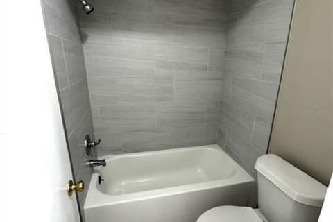 Casa en alquiler en Kissimmee, Florida, 2 dormitorios, 92.07 m2 № 1902321 - foto 16