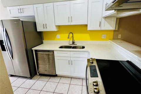 Casa en alquiler en Kissimmee, Florida, 2 dormitorios, 92.07 m2 № 1902321 - foto 3