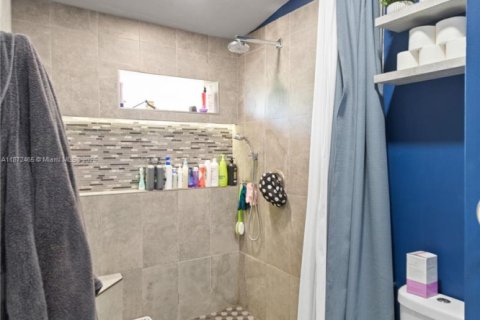 Casa en venta en Pembroke Pines, Florida, 3 dormitorios № 1898223 - foto 9