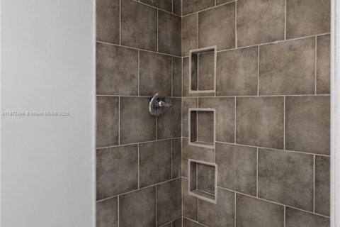 Casa en venta en Pembroke Pines, Florida, 3 dormitorios № 1898223 - foto 24