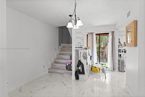 Casa en venta en Pembroke Pines, Florida, 3 dormitorios № 1898223 - foto 28