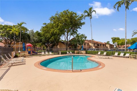 Casa en venta en Pembroke Pines, Florida, 3 dormitorios № 1898223 - foto 29