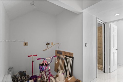 Casa en venta en Pembroke Pines, Florida, 3 dormitorios № 1898223 - foto 25