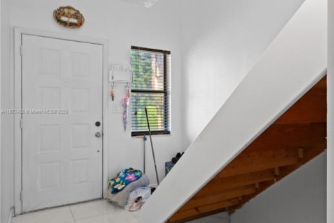 Casa en venta en Pembroke Pines, Florida, 3 dormitorios № 1898223 - foto 2