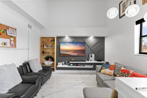 Casa en venta en Pembroke Pines, Florida, 3 dormitorios № 1898223 - foto 21