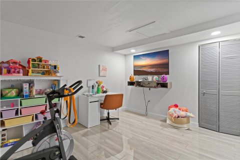 Casa en venta en Pembroke Pines, Florida, 3 dormitorios № 1898223 - foto 5