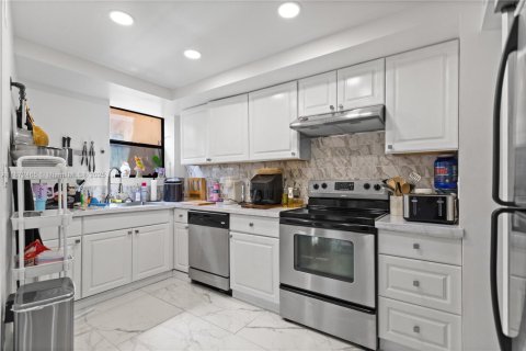 Casa en venta en Pembroke Pines, Florida, 3 dormitorios № 1898223 - foto 12