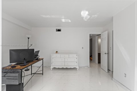 Casa en venta en Pembroke Pines, Florida, 3 dormitorios № 1898223 - foto 13