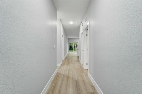 Immobilier commercial à vendre à Port Charlotte, Floride: 6 chambres, 224.17 m2 № 2290671 - photo 14