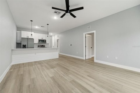 Immobilier commercial à vendre à Port Charlotte, Floride: 6 chambres, 224.17 m2 № 2290671 - photo 8