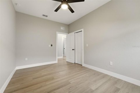 Immobilier commercial à vendre à Port Charlotte, Floride: 6 chambres, 224.17 m2 № 2290671 - photo 11