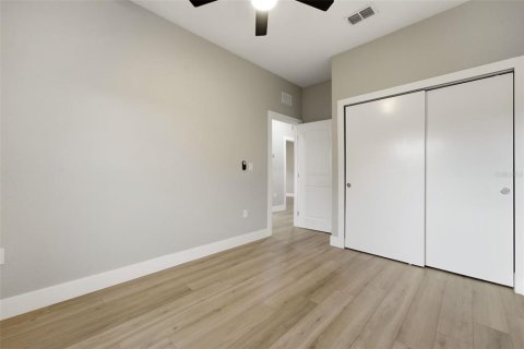 Immobilier commercial à vendre à Port Charlotte, Floride: 6 chambres, 224.17 m2 № 2290671 - photo 16