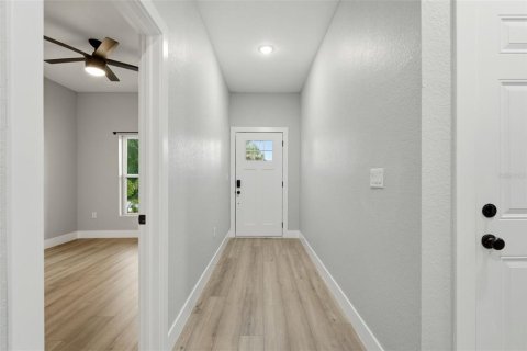 Immobilier commercial à vendre à Port Charlotte, Floride: 6 chambres, 224.17 m2 № 2290671 - photo 10