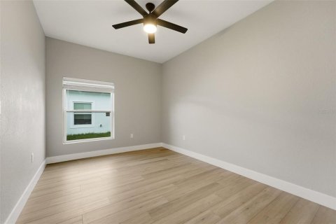 Immobilier commercial à vendre à Port Charlotte, Floride: 6 chambres, 224.17 m2 № 2290671 - photo 19