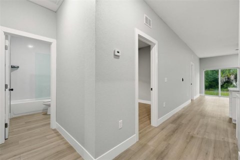 Immobilier commercial à vendre à Port Charlotte, Floride: 6 chambres, 224.17 m2 № 2290671 - photo 18