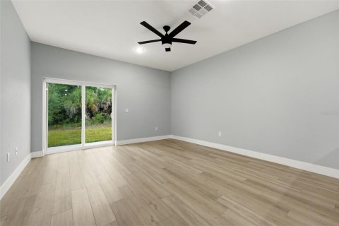 Immobilier commercial à vendre à Port Charlotte, Floride: 6 chambres, 224.17 m2 № 2290671 - photo 9