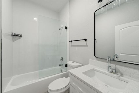 Immobilier commercial à vendre à Port Charlotte, Floride: 6 chambres, 224.17 m2 № 2290671 - photo 17