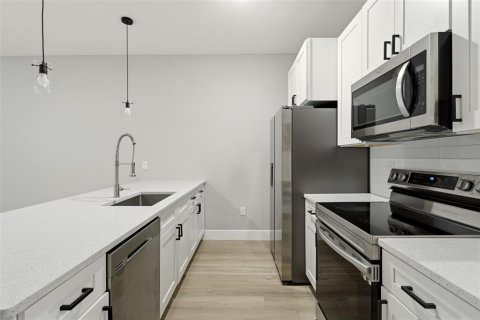 Immobilier commercial à vendre à Port Charlotte, Floride: 6 chambres, 224.17 m2 № 2290671 - photo 5