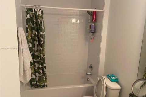 Copropriété à vendre à Miami, Floride: 1 chambre, 48.87 m2 № 1958291 - photo 3