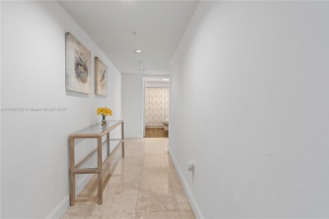 Condo in Sunny Isles Beach, Florida, 3 bedrooms  № 1746038 - photo 21