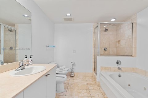 Condo in Sunny Isles Beach, Florida, 3 bedrooms  № 1746038 - photo 18