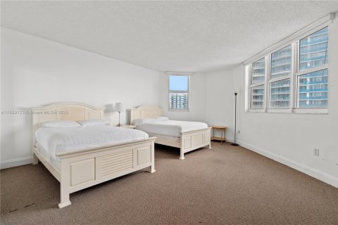 Condo in Sunny Isles Beach, Florida, 3 bedrooms  № 1746038 - photo 22