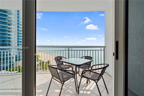 Condo in Sunny Isles Beach, Florida, 3 bedrooms  № 1746038 - photo 15