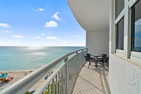Condo in Sunny Isles Beach, Florida, 3 bedrooms  № 1746038 - photo 2