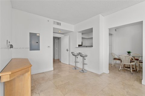 Condo in Sunny Isles Beach, Florida, 3 bedrooms  № 1746038 - photo 9