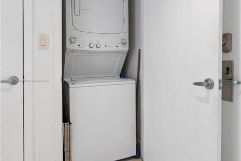 Condo in Sunny Isles Beach, Florida, 3 bedrooms  № 1746038 - photo 12