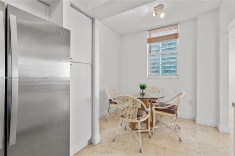 Condo in Sunny Isles Beach, Florida, 3 bedrooms  № 1746038 - photo 11