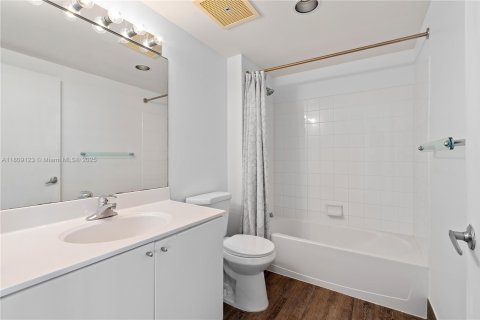 Condo in Sunny Isles Beach, Florida, 3 bedrooms  № 1746038 - photo 20