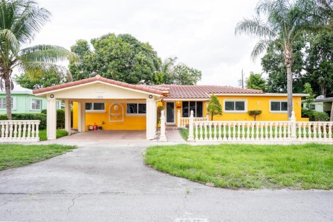 Casa en Miami, Florida 6 dormitorios, 333.05 m2 № 2252978