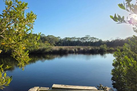 House in Hudson, Florida 3 bedrooms, 145.48 sq.m. № 2103794