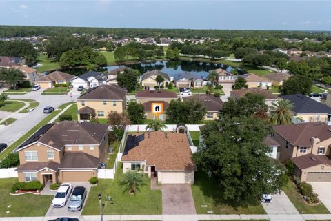 House in Kissimmee, Florida 3 bedrooms, 138.7 sq.m. № 2227776 - photo 4