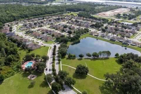 House in Kissimmee, Florida 3 bedrooms, 138.7 sq.m. № 2227776 - photo 6