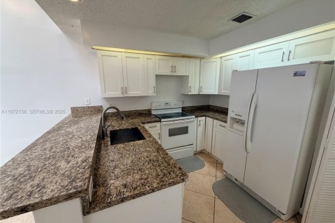 Touwnhouse à vendre à North Lauderdale, Floride: 3 chambres, 124.12 m2 № 2042295 - photo 2