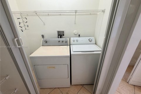 Touwnhouse à vendre à North Lauderdale, Floride: 3 chambres, 124.12 m2 № 2042295 - photo 13